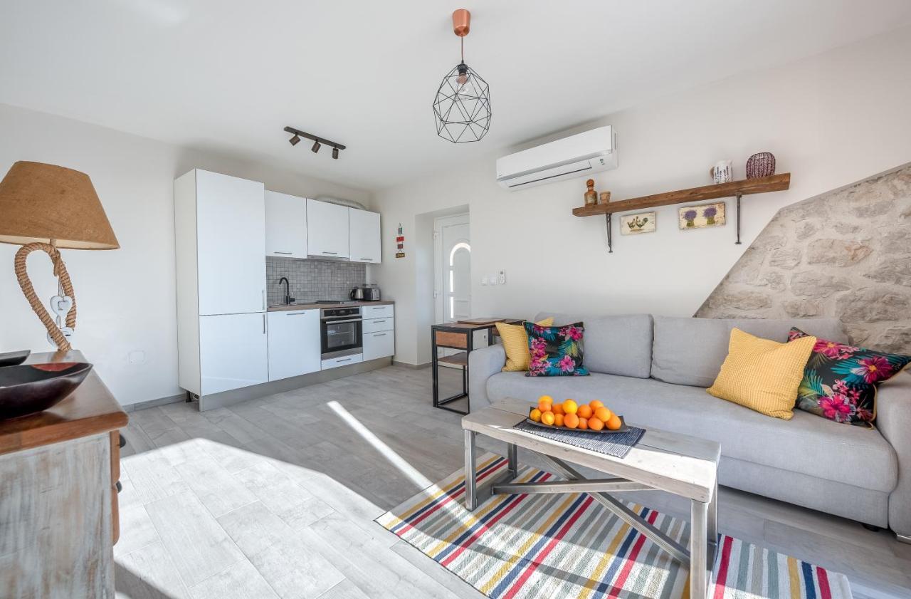 Izabela Apartment With Swimming Pool Babino Polje Ngoại thất bức ảnh